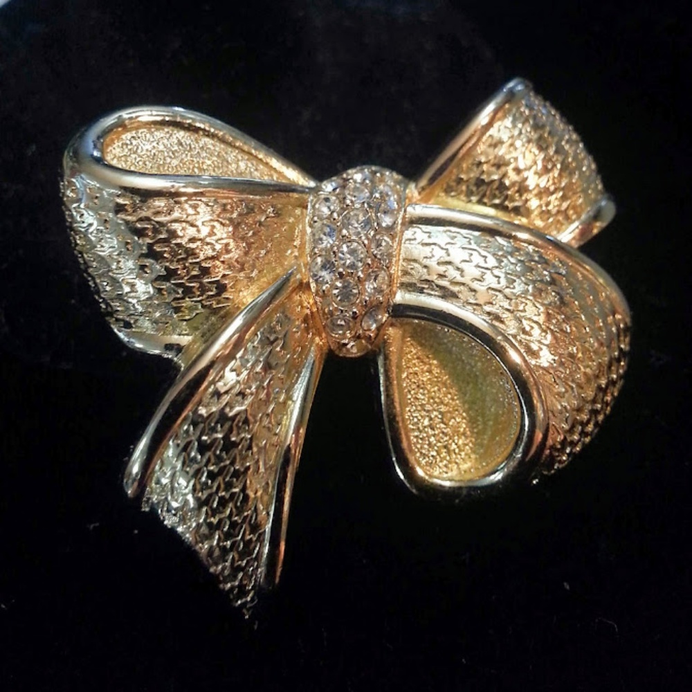 Dior Vintage 80's Swarovski rhinestone ribbon bow brooch 18kt plated gold 1.5"